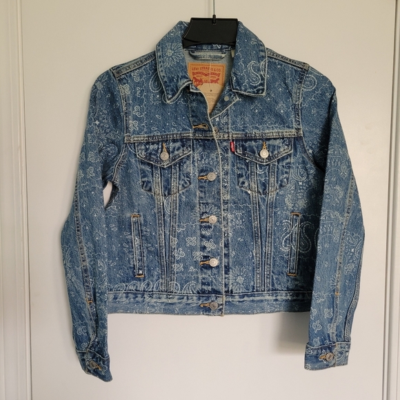 NEW Levi's Original Trucker Jacket Bandana Tile Indigo Medium Wash Sz XS Womens - Picture 1 of 11